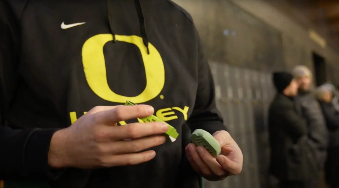 A university of Oregon hockey play unboxing the best hockey stick wax - V-Wax